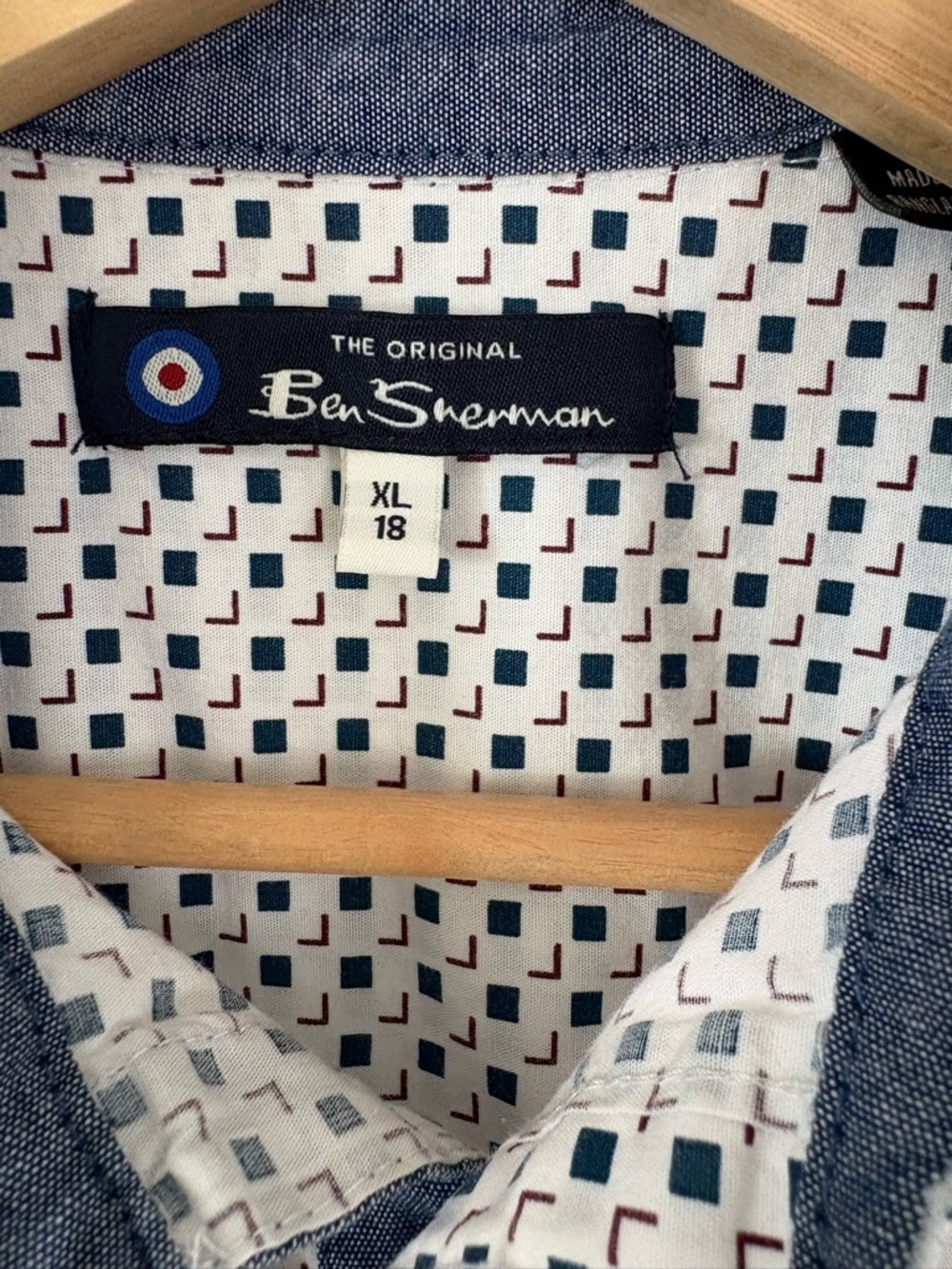 Ben Sherman White Shirt with Navy Squares and Maroon Accents Boys Size 18 - Picture 6 of 6